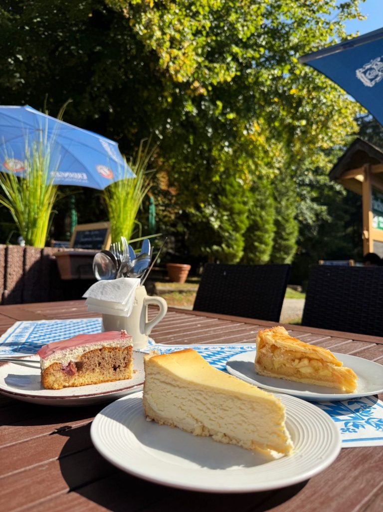 Hausgemachter Käsekuchen im Gasthaus Fuchstanz im Taunus - beliebter Kuchenklassiger